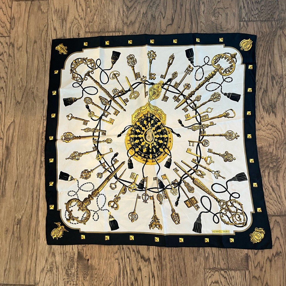 90s Hermes Scarf in great condition